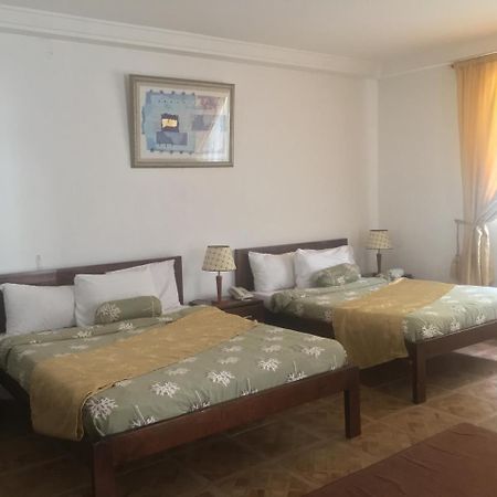 Embassy Suites Hotel Монровия Экстерьер фото