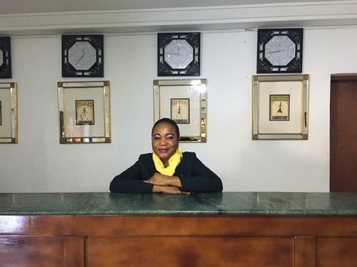 Embassy Suites Hotel Монровия Экстерьер фото