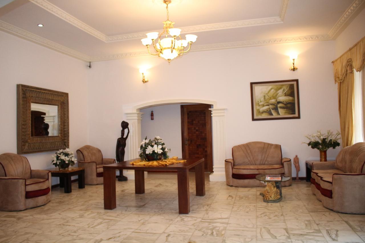 Embassy Suites Hotel Монровия Экстерьер фото