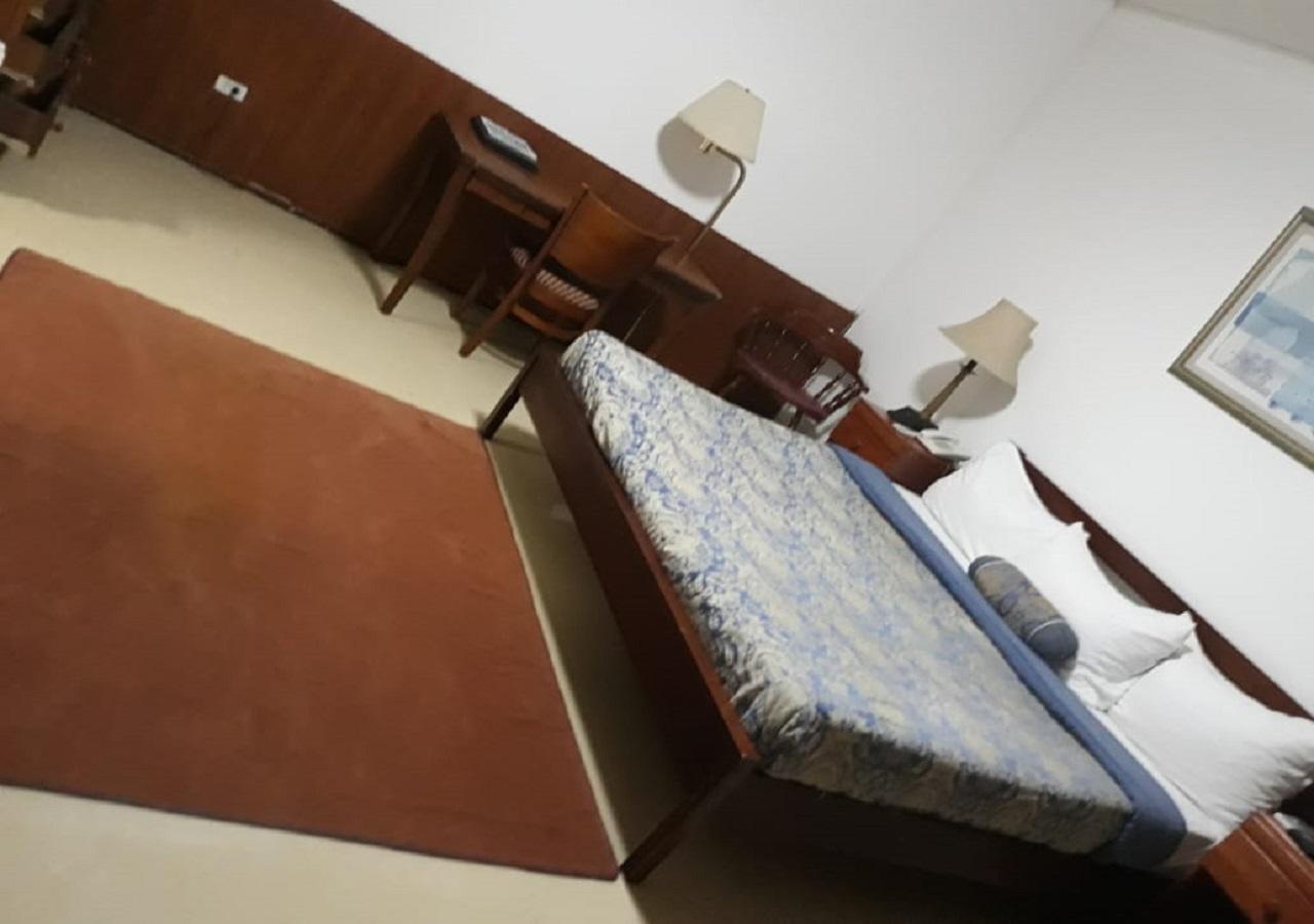 Embassy Suites Hotel Монровия Экстерьер фото