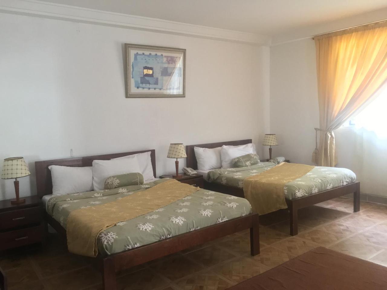Embassy Suites Hotel Монровия Экстерьер фото