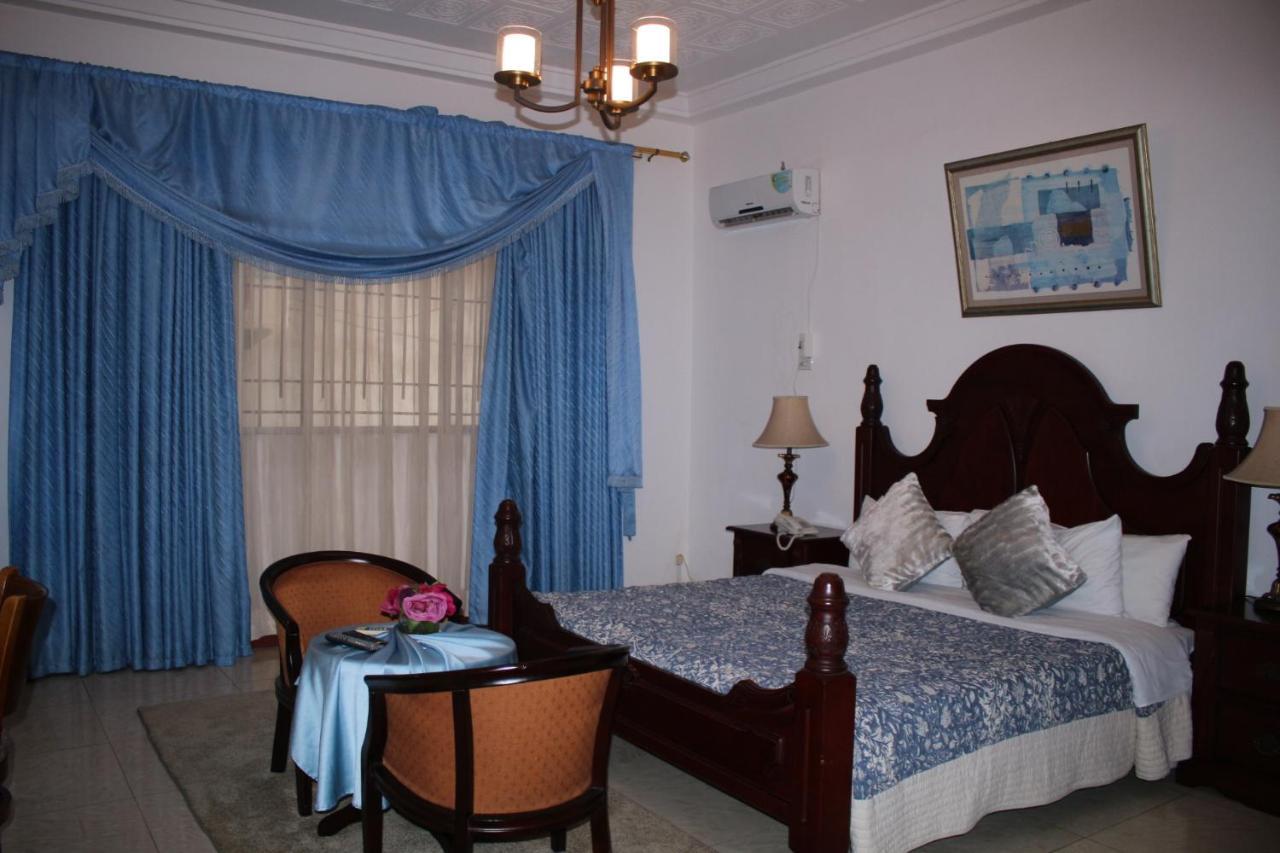 Embassy Suites Hotel Монровия Экстерьер фото